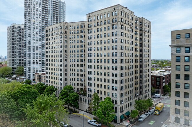 2000 N Lincoln Park W in Chicago, IL - Building Photo - Building Photo