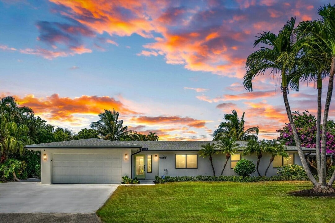 1516 Wagner Cir in West Palm Beach, FL - Building Photo