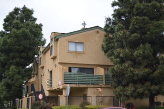 318 S Helena St, Unit 107 in Anaheim, CA - Building Photo - Building Photo