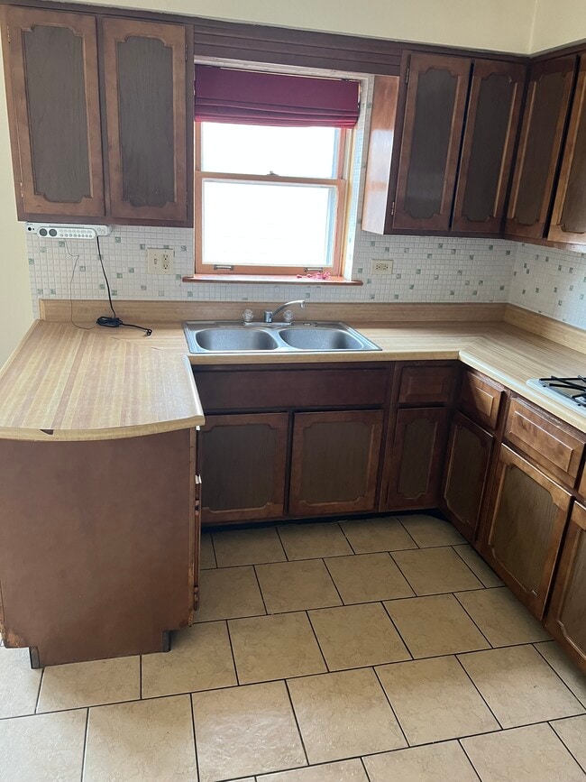 2725 N 75th Ave, Unit 2nd floor in Elmwood Park, IL - Building Photo - Building Photo