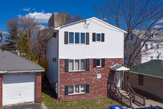 99 W Park St in Providence, RI - Foto de edificio - Building Photo