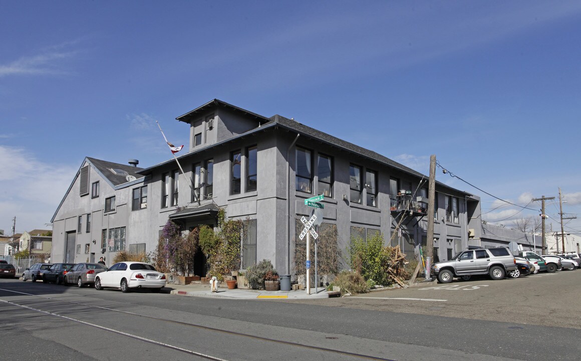 415-421 Peterson St in Oakland, CA - Foto de edificio