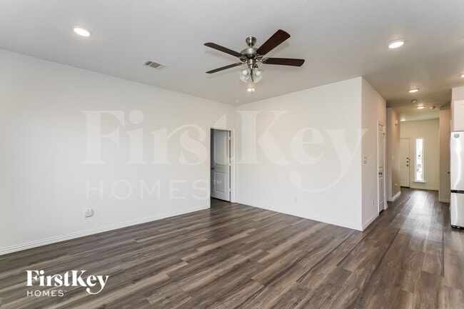 7308 Parkside Pl Dr in North Richland Hills, TX - Foto de edificio - Building Photo