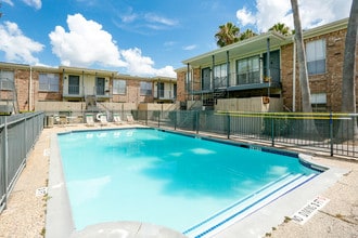 Village at Piney Point in Houston, TX - Building Photo - Building Photo