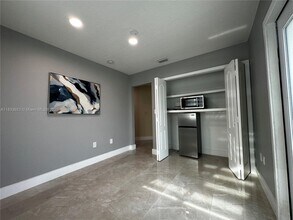14211 SW 147th Ct in Miami, FL - Building Photo - Building Photo
