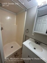 1009 Grand Ave-Unit -A in Leavenworth, KS - Building Photo - Building Photo