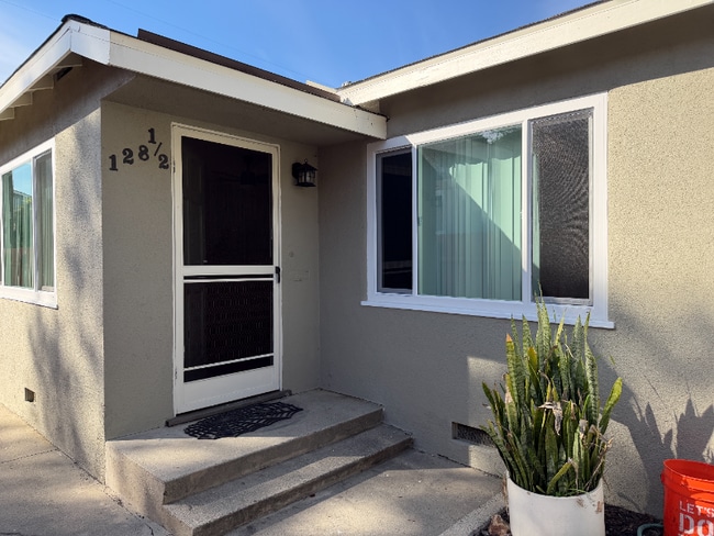 128 W Rosslynn Ave, Unit 128 in Fullerton, CA - Foto de edificio - Building Photo