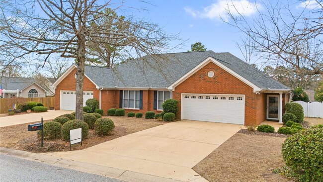 1608 Warrenton St in Auburn, AL - Foto de edificio - Building Photo