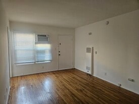 10737 Bloomfield St in North Hollywood, CA - Building Photo