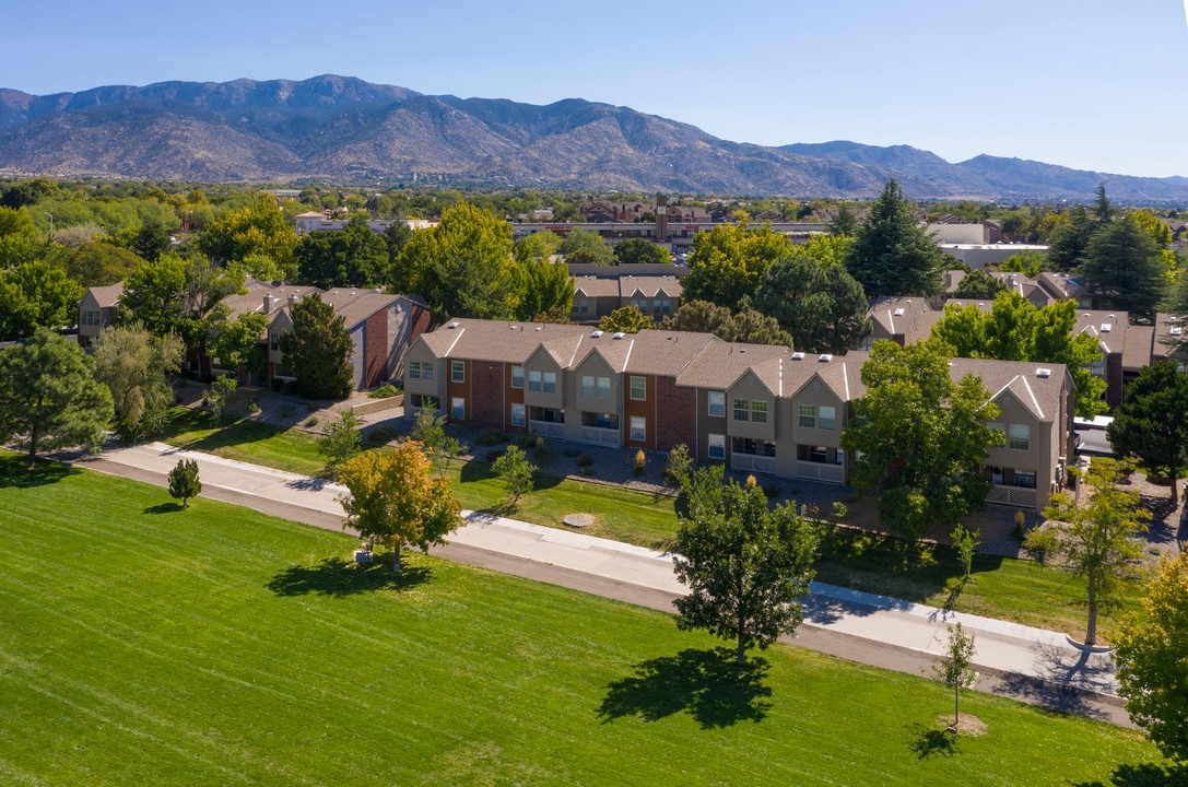 Spring Park in Albuquerque, NM - Foto de edificio