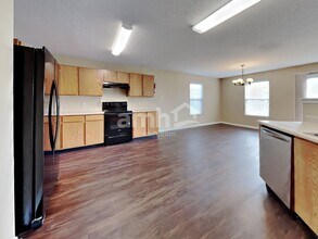 1886 Fountain Cir in Greenwood, IN - Building Photo - Building Photo