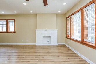 6209 N Maplewood Ave in Chicago, IL - Building Photo - Building Photo