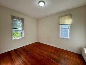 49 Beech Glen St, Unit 2 in Boston, MA - Foto de edificio - Building Photo