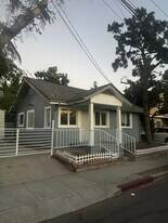 240 N Everett St in Glendale, CA - Building Photo