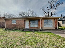 1609 Parkhaven Dr, Unit 504 in Seagoville, TX - Building Photo