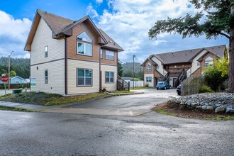 Gold Coast Apartments in Port Orford, OR - Building Photo - Building Photo