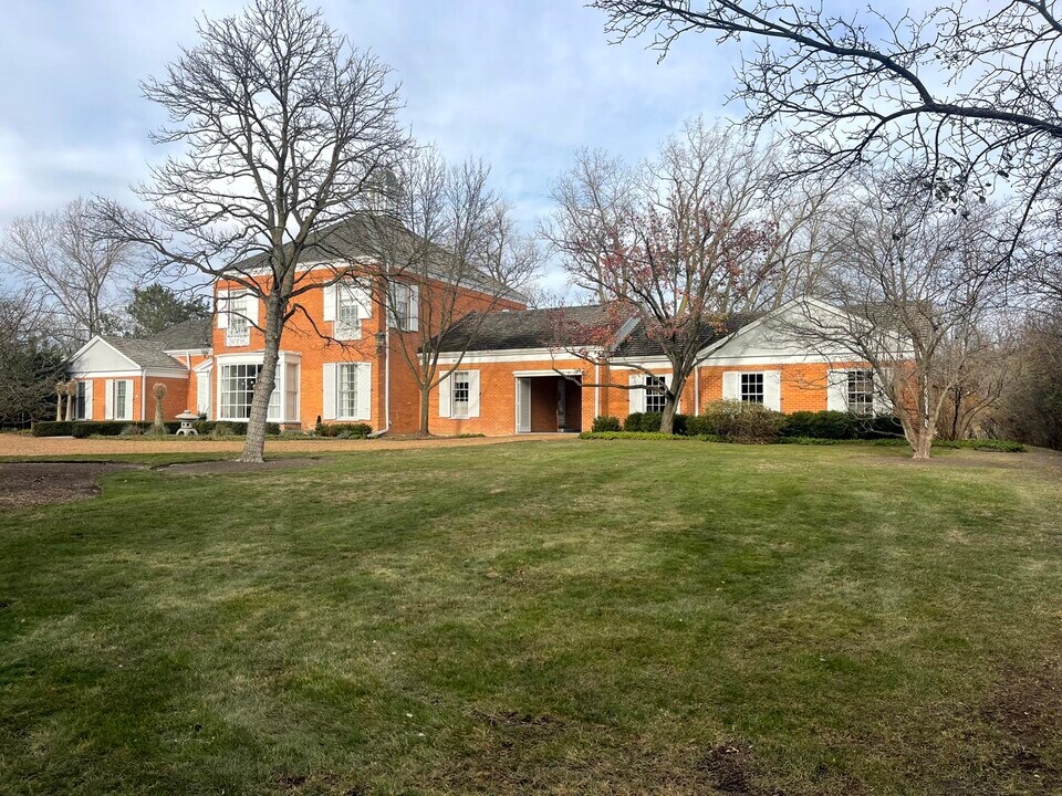 31 Bridlewood Rd in Northbrook, IL - Building Photo
