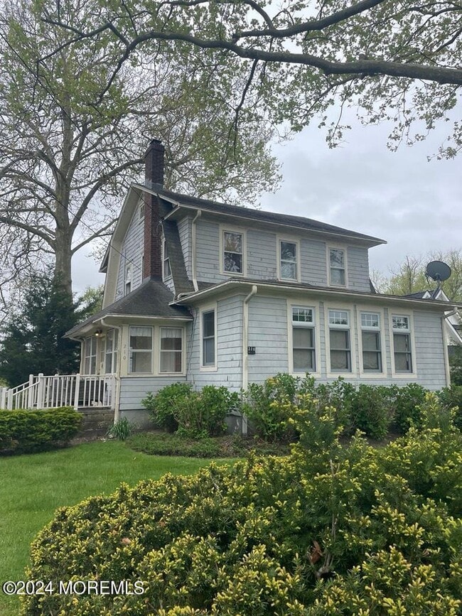 property at 210 N Lincoln Ave