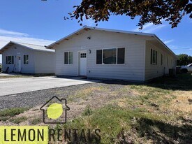 302 E P St in Yakima, WA - Building Photo