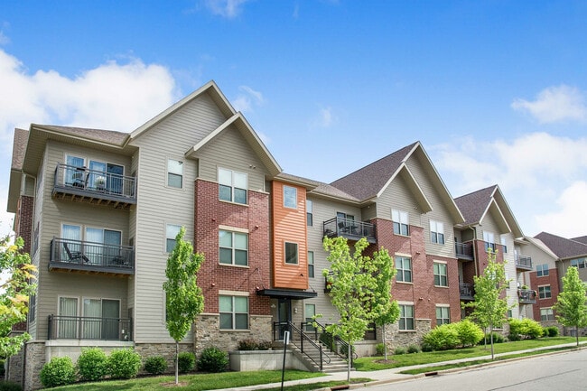 The Woodlands Apartments in Menomonee Falls, WI - Building Photo - Building Photo