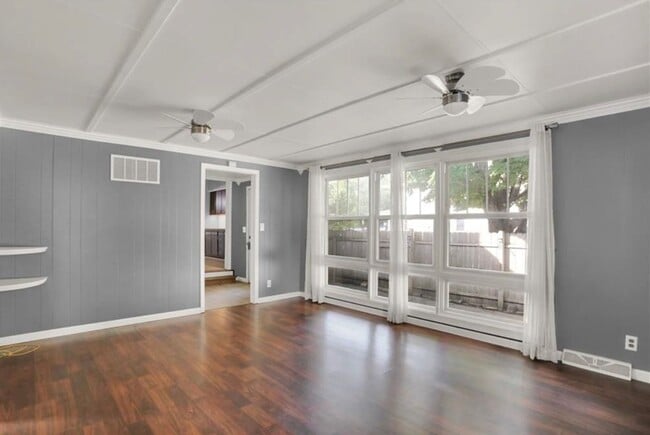 property at 1902 Thompson St