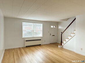 52 Arnold Way in West Hartford, CT - Building Photo - Building Photo