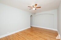 429 W Roscoe St, Unit 109 in Chicago, IL - Building Photo - Building Photo