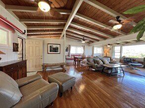 327 Anonia St in Honolulu, HI - Building Photo - Building Photo