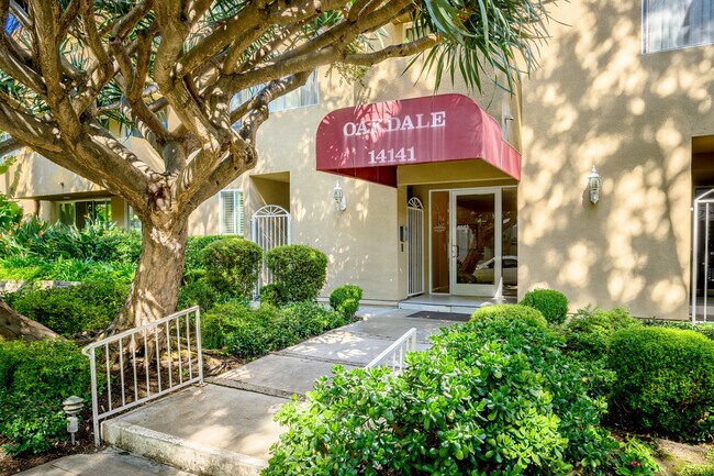 14141 Dickens St, Unit 211 in Sherman Oaks, CA - Building Photo - Building Photo