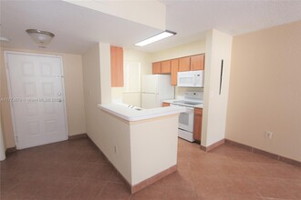 2890 N Oakland Forest Dr in Oakland Park, FL - Building Photo - Building Photo
