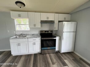 105 Rhine St in Interlachen, FL - Building Photo - Building Photo