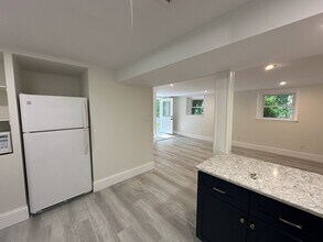 237 Carlisle Rd in Bedford, MA - Building Photo - Building Photo