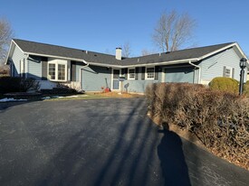 1730 N Ridge Ave in Arlington Heights, IL - Building Photo