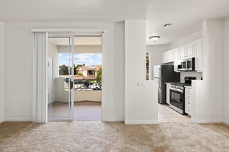10820 Sabre Hill Dr in San Diego, CA - Building Photo - Building Photo