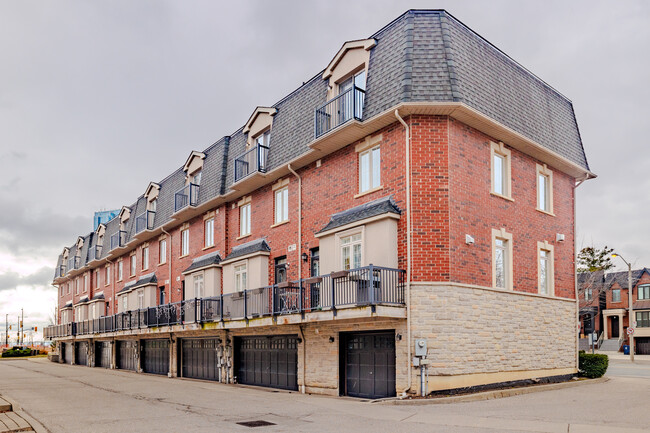 979 Kipling Av in Toronto, ON - Building Photo - Building Photo