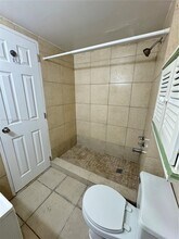 4150 NW 79th Ave, Unit 1H in Doral, FL - Building Photo - Building Photo