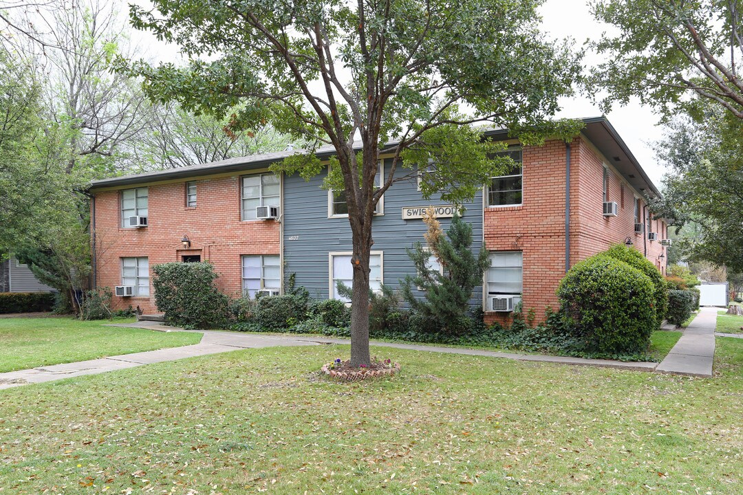 Swisswood Apartments in Dallas, TX - Foto de edificio