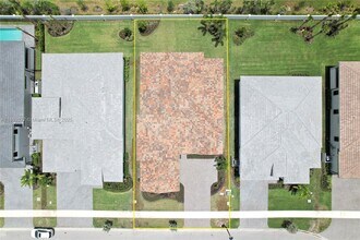 9512 St Germain Dr in Palm Beach Gardens, FL - Building Photo - Building Photo