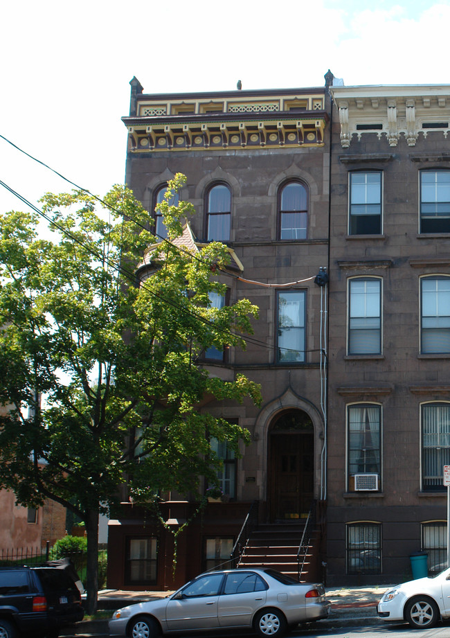 18 Ten Broeck St in Albany, NY - Building Photo - Building Photo