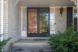 4015 Pinehurst Dr in West Bloomfield, MI - Foto de edificio - Building Photo