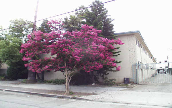 Hortense Villa Apartments in North Hollywood, CA - Building Photo - Building Photo