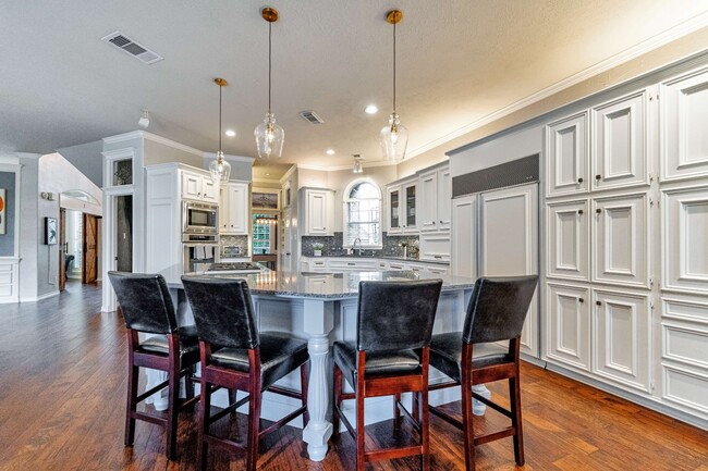 8311 Shoregrove Dr in Humble, TX - Foto de edificio - Building Photo