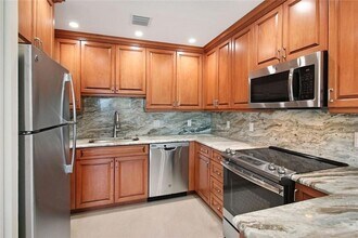 4620 Bougainvilla Dr, Unit 8 in Lauderdale-by-the-Sea, FL - Building Photo - Building Photo