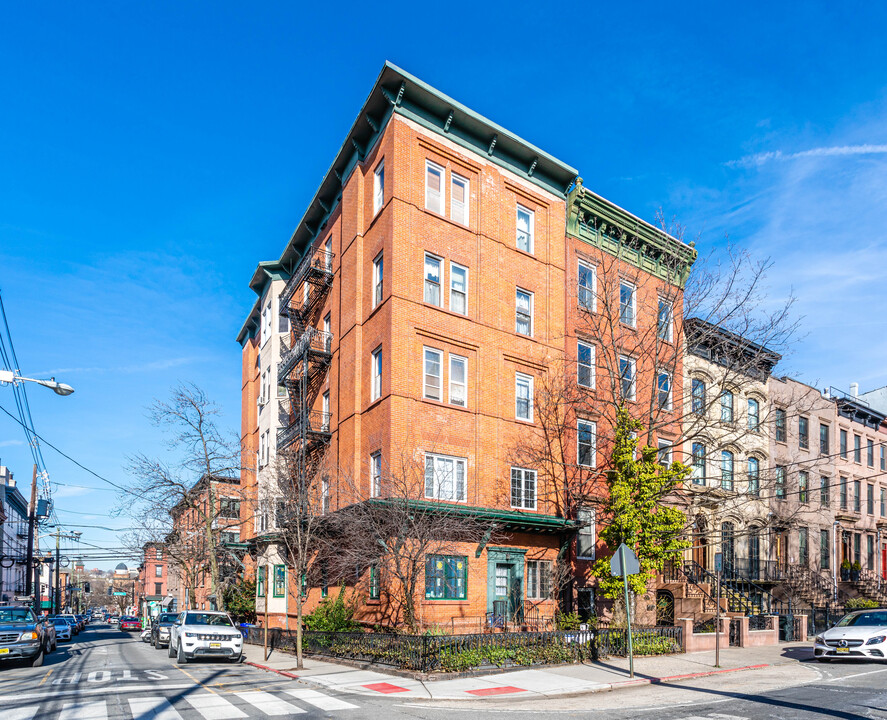 500 Hudson St in Hoboken, NJ - Building Photo