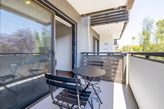 409 Hayworth Ave in Los Angeles, CA - Building Photo - Building Photo