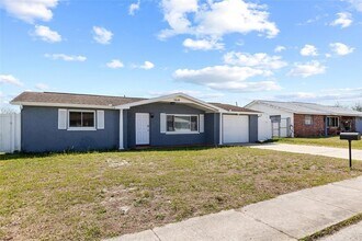 5648 Saren Dr in New Port Richey, FL - Foto de edificio - Building Photo