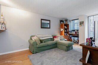 230 E Ontario St in Chicago, IL - Building Photo - Building Photo
