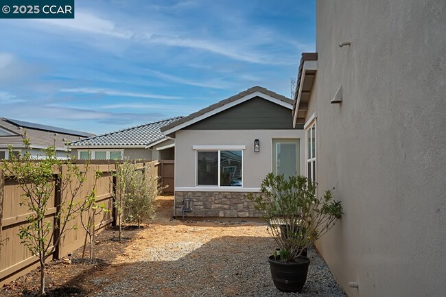 4195 Crested Butte Wy in Rancho Cordova, CA - Building Photo - Building Photo