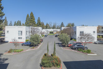 Napa Creek Terrace in Napa, CA - Building Photo - Building Photo