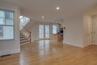 15 Valentine St, Unit 3 in Cambridge, MA - Building Photo - Building Photo